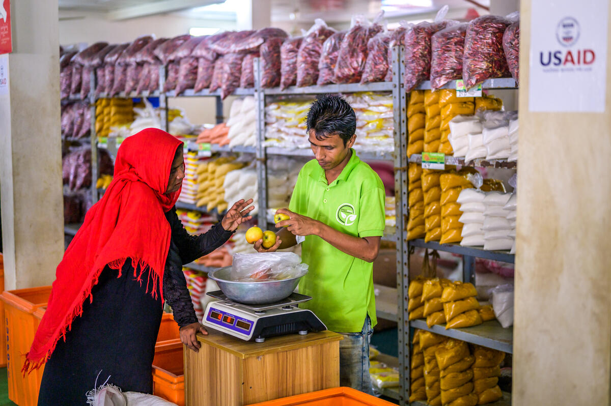 Rohingya refugees redeem their vouchers in local markets