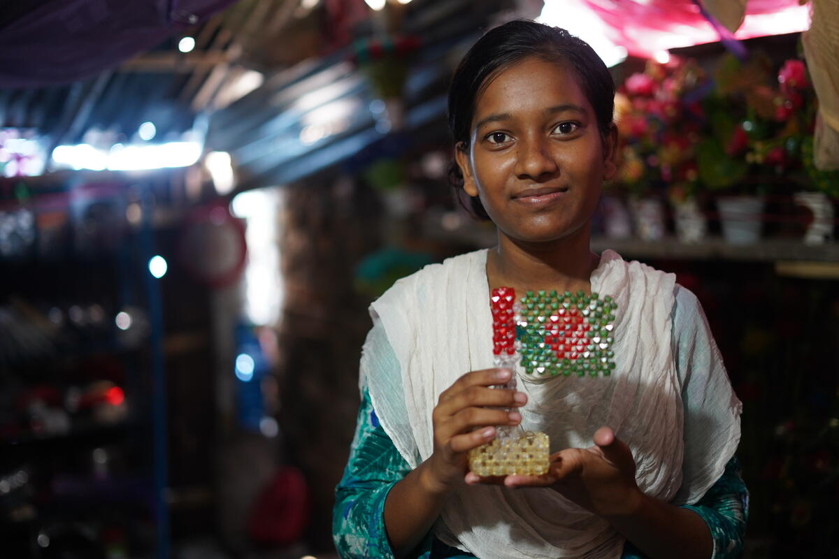 Akhi received an award from UNOCHA for her work as a hidden hero.