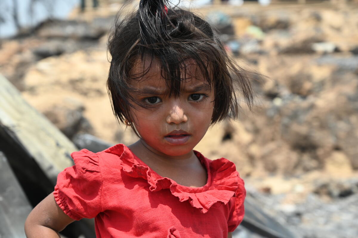 Rohingya refugee after fire in Cox's Bazaar