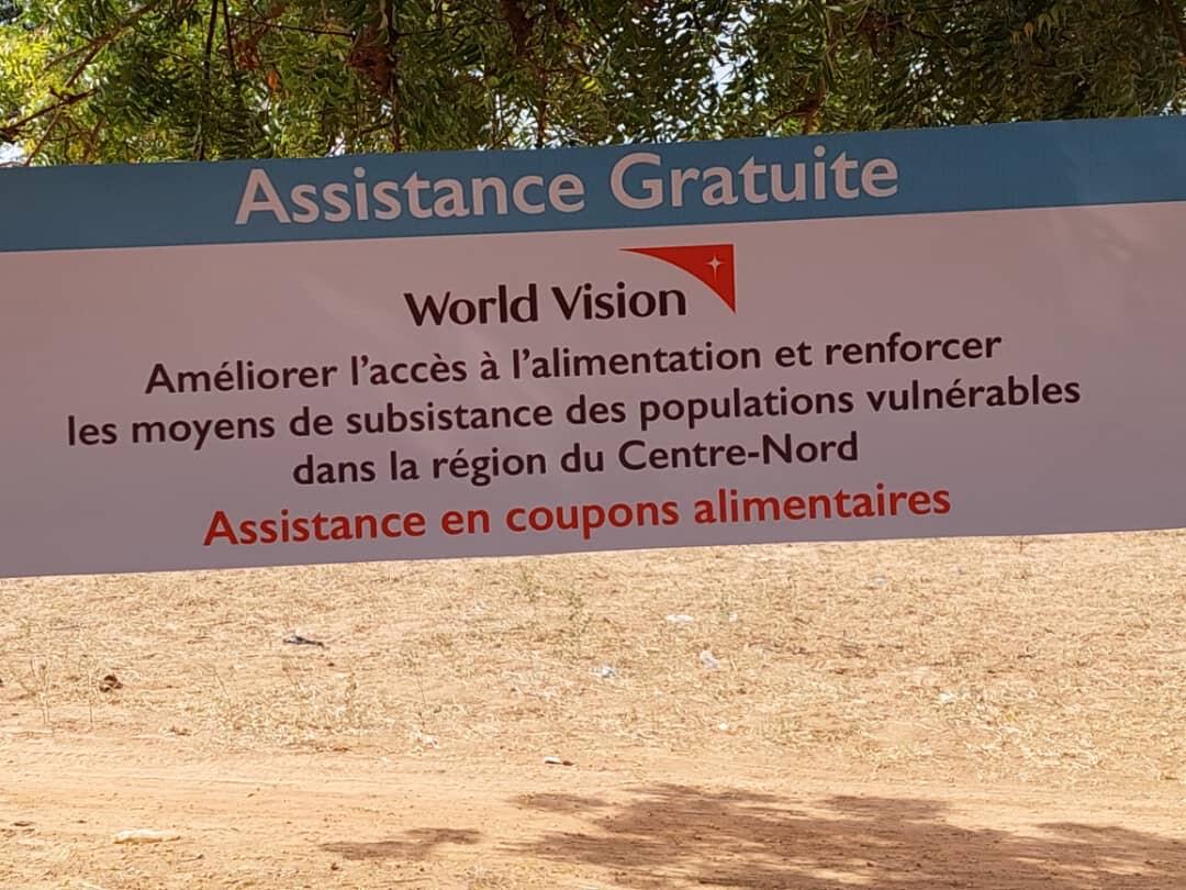 World Vision and WFP organized a distribution of food vouchers to IDPs and members of the host community in the north-center region  of Burkina Faso. 