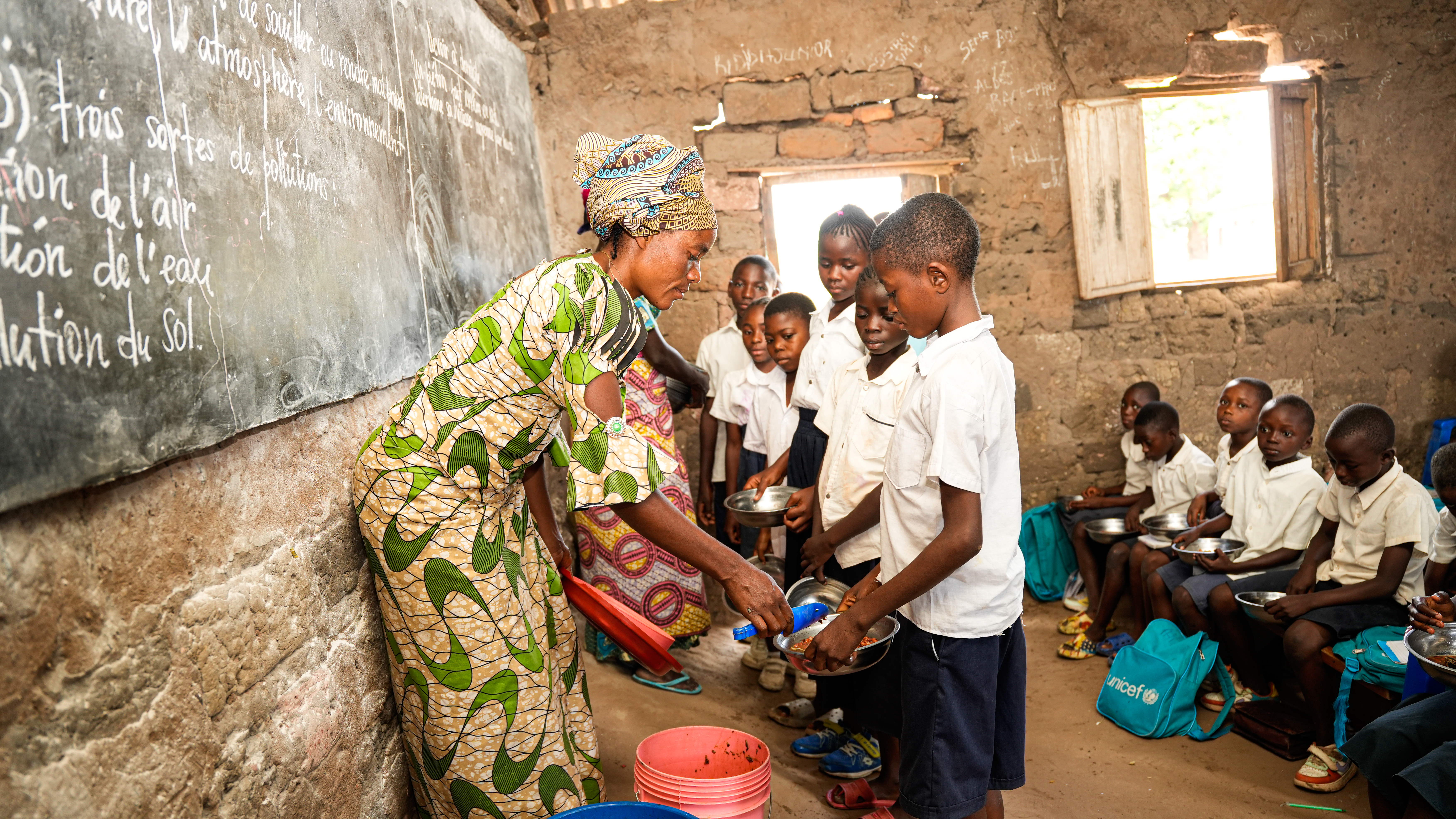 Children from Tchabilwa primary school in Tanganyika, sharing a meal just after finishing a lesson/ DRC/ 2026.