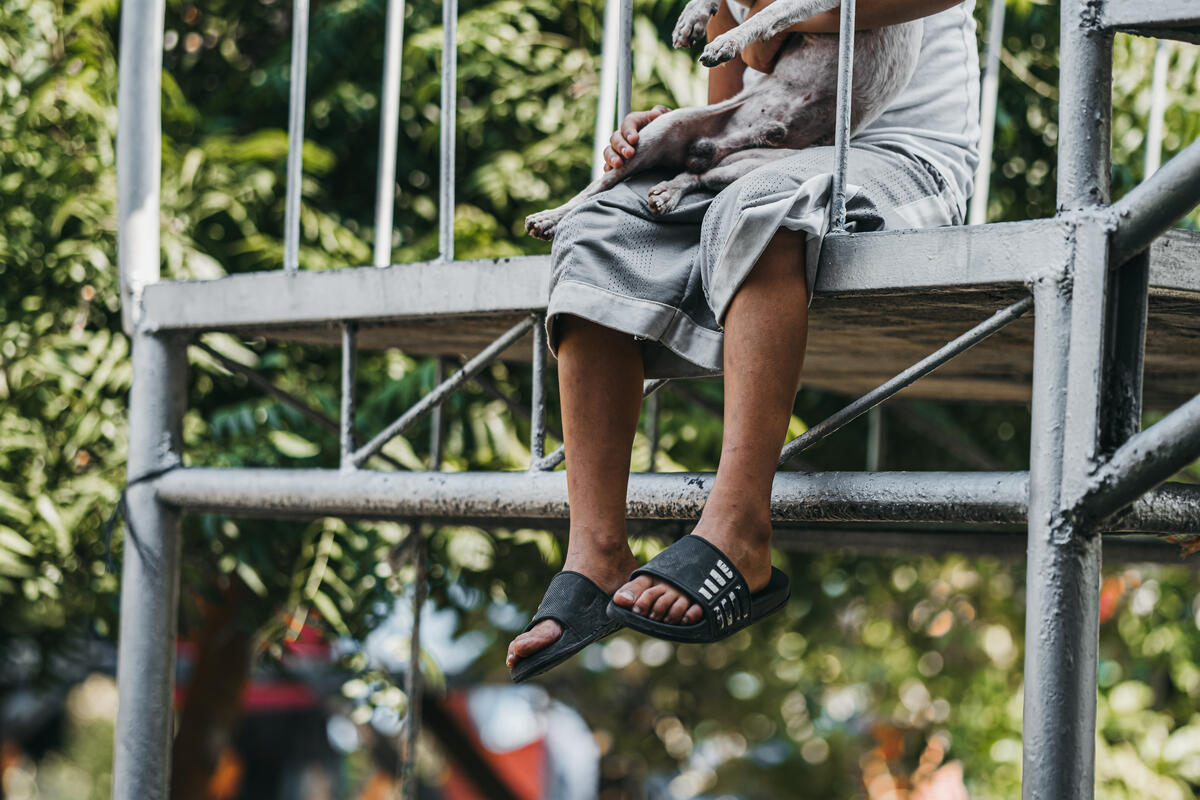 child sits on platform