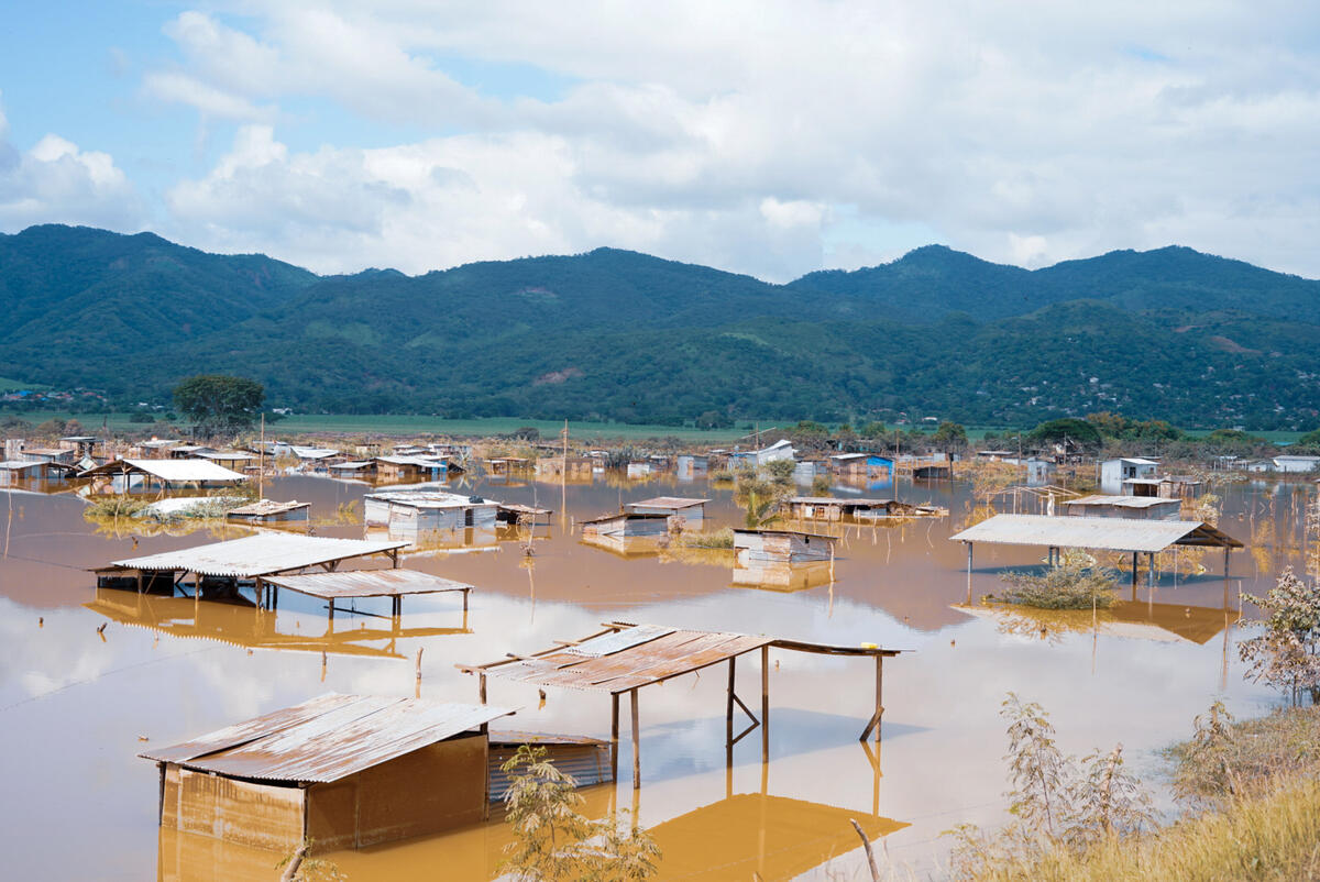 Flooded houses on the side of the roads in Pimienta, Cortés