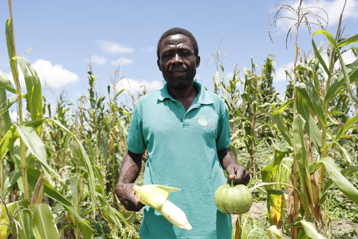 Saíde Namuana, a 57-year-old Mozambican veteran, is the president of the Farmers Association of Nakhoto (APRONA),