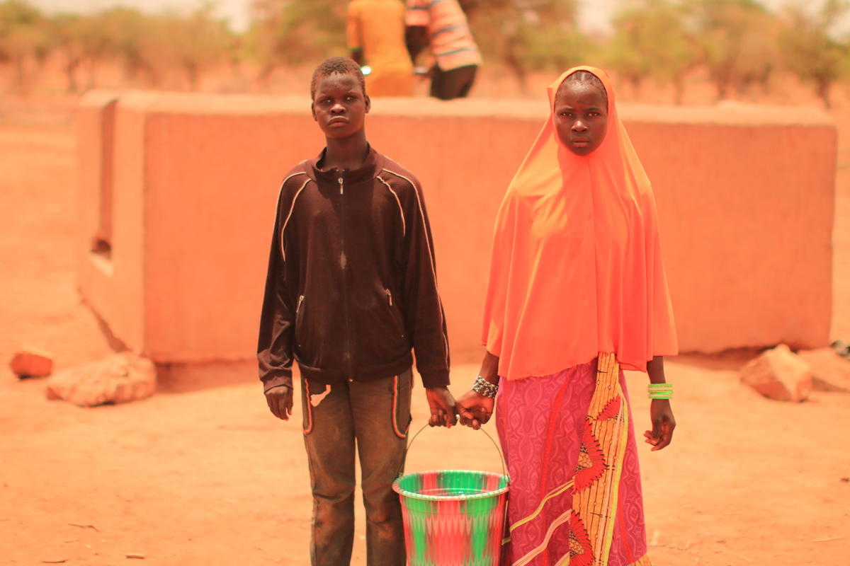 Children in Mali carry water