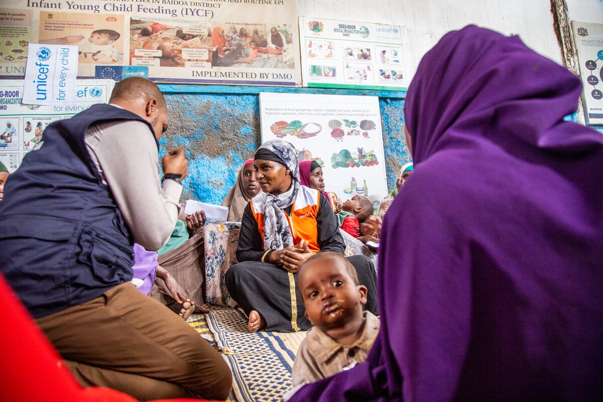 mary Njeri talking to mothers in Somalia 