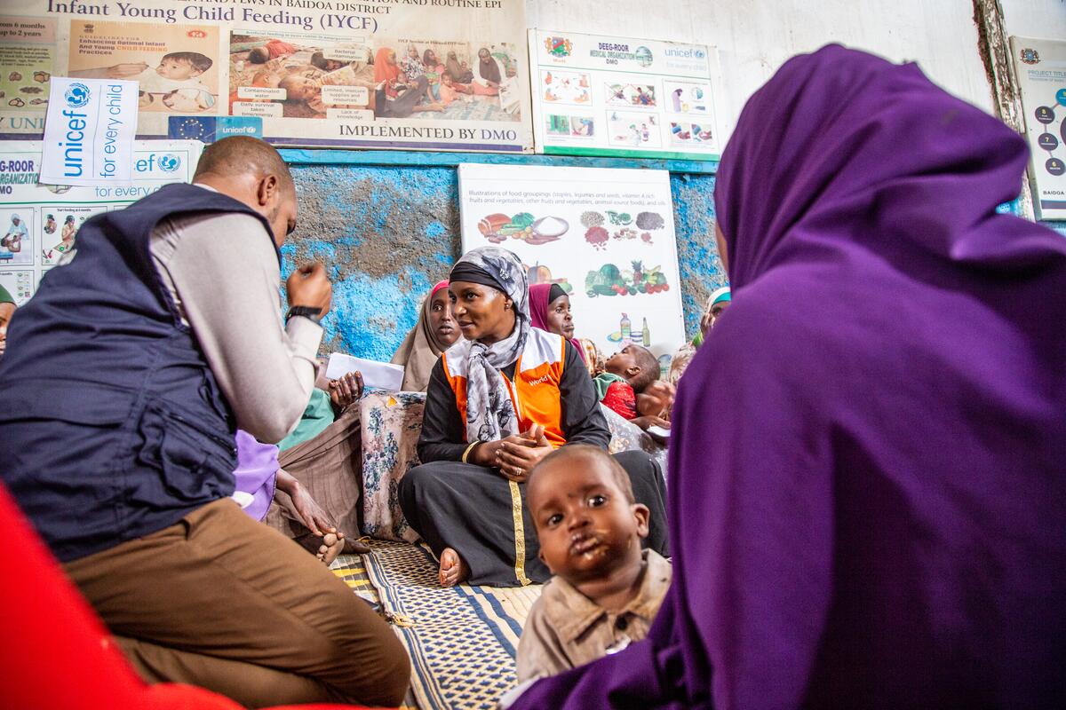 mary Njeri talking to mothers in Somalia