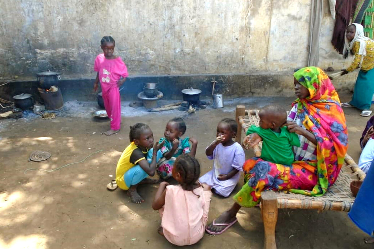Najwa and her siblings together with their Mother (Khadiga) in El Abbassiya school