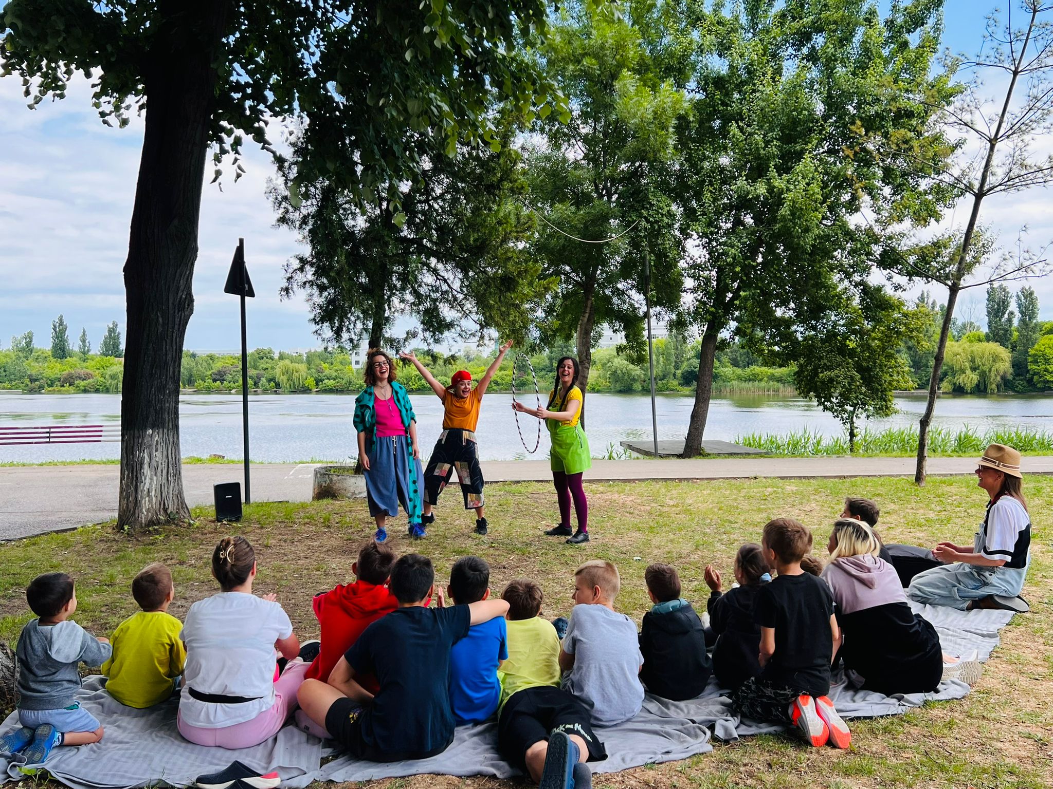 Clowns Without Borders performs for refugee children from Ukraine