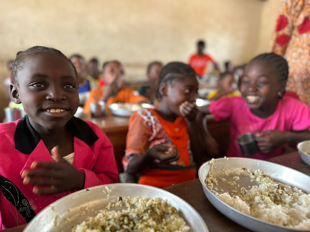 Le programme de distribution de repas scolaires en République centrafricaine : Une journée extraordinaire et les perspectives d'avenir prometteuses