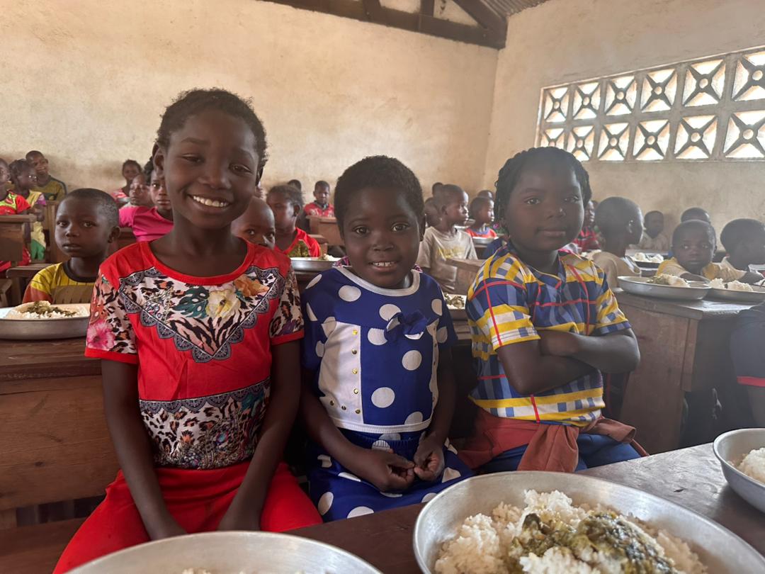 Le programme de distribution de repas scolaires en République centrafricaine : Une journée extraordinaire et les perspectives d'avenir prometteuses