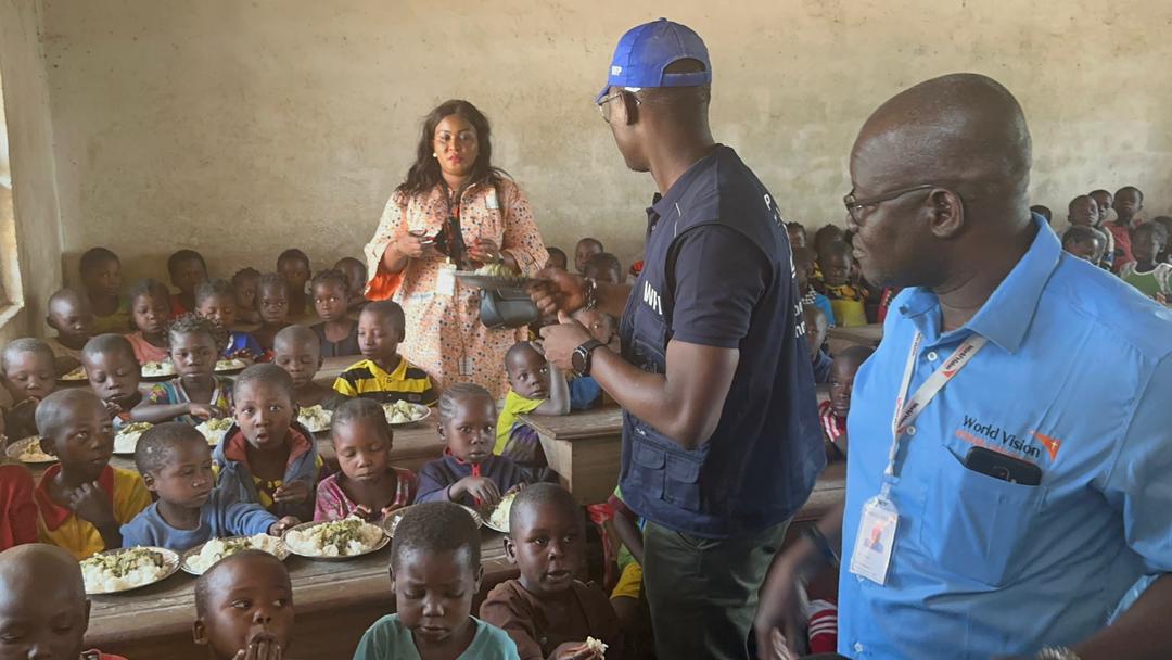 Le programme de distribution de repas scolaires en République centrafricaine : Une journée extraordinaire et les perspectives d'avenir prometteuses