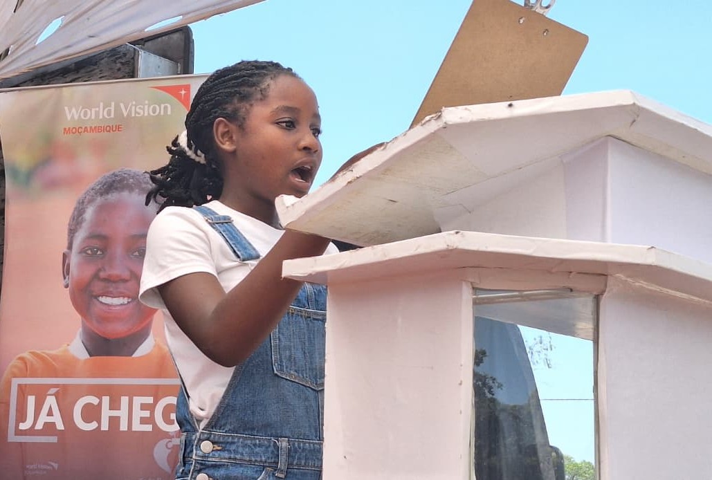 Laiquénia addressing participants of the roadshow.