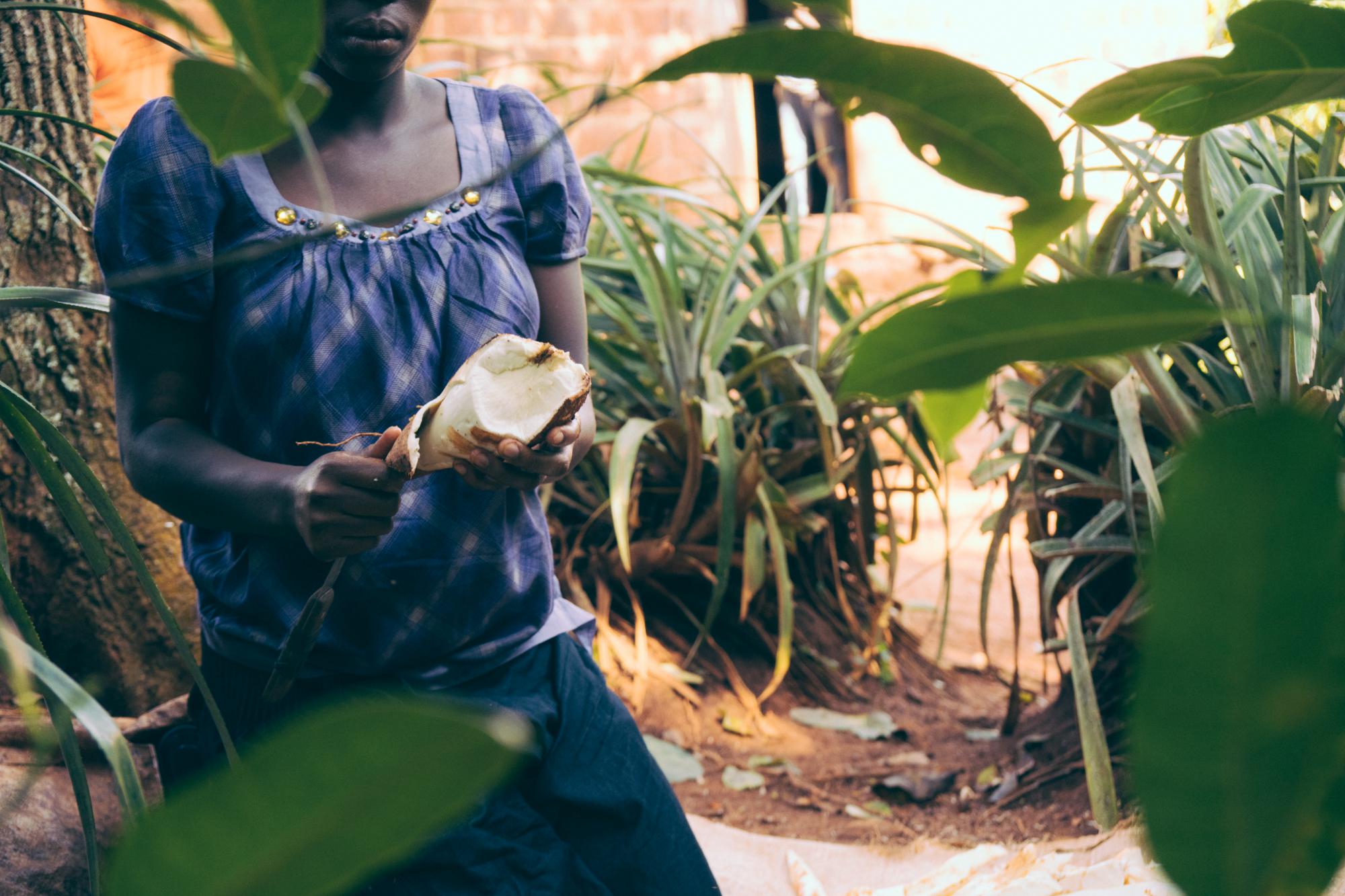 Zion prepares cassava with her aunt