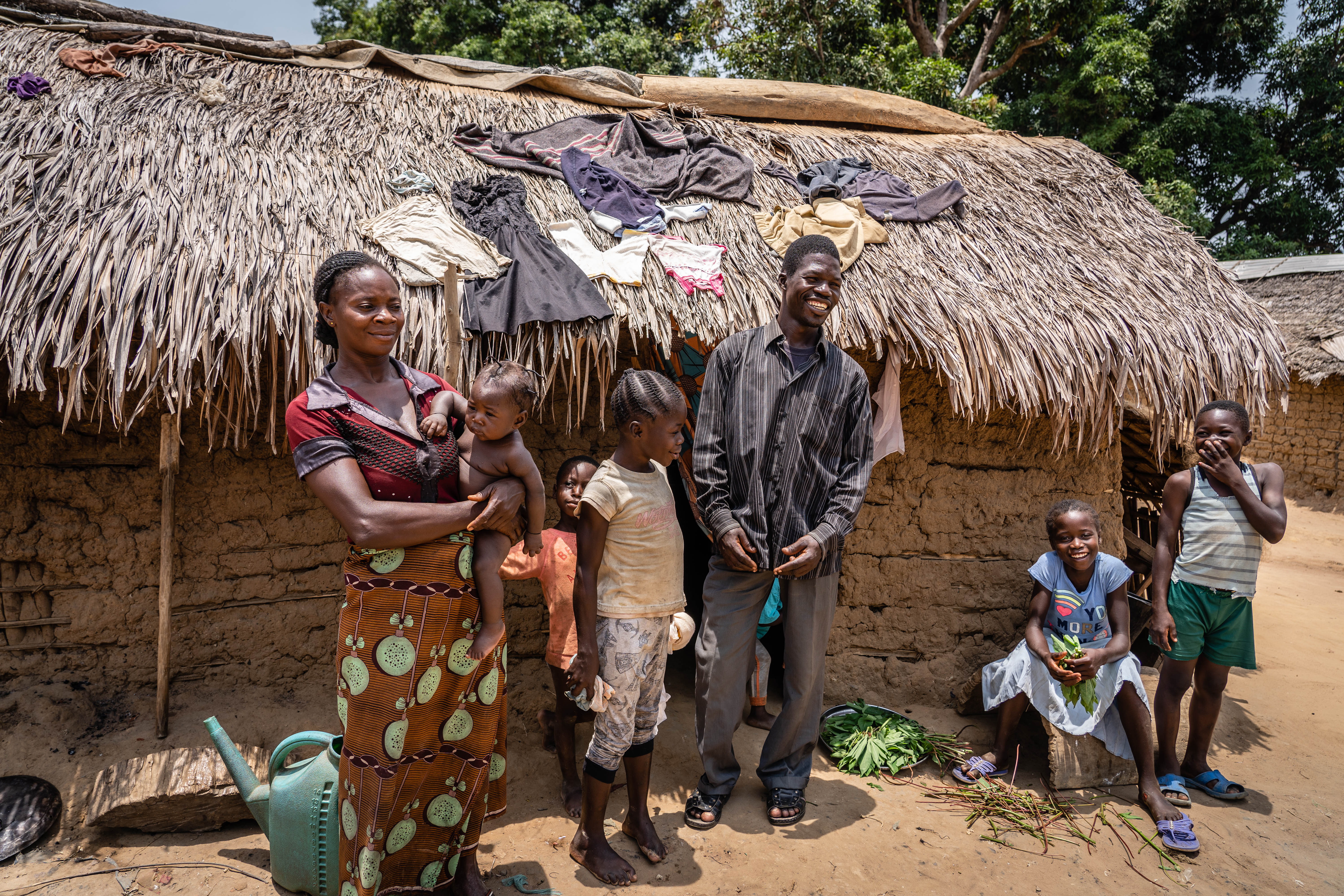 Romaine vit avec ses parents et ses frères et sœurs à Satema, en RDC, où elle vit depuis près de 4 ans, depuis qu'ils ont fui le conflit en République centrafricaine.