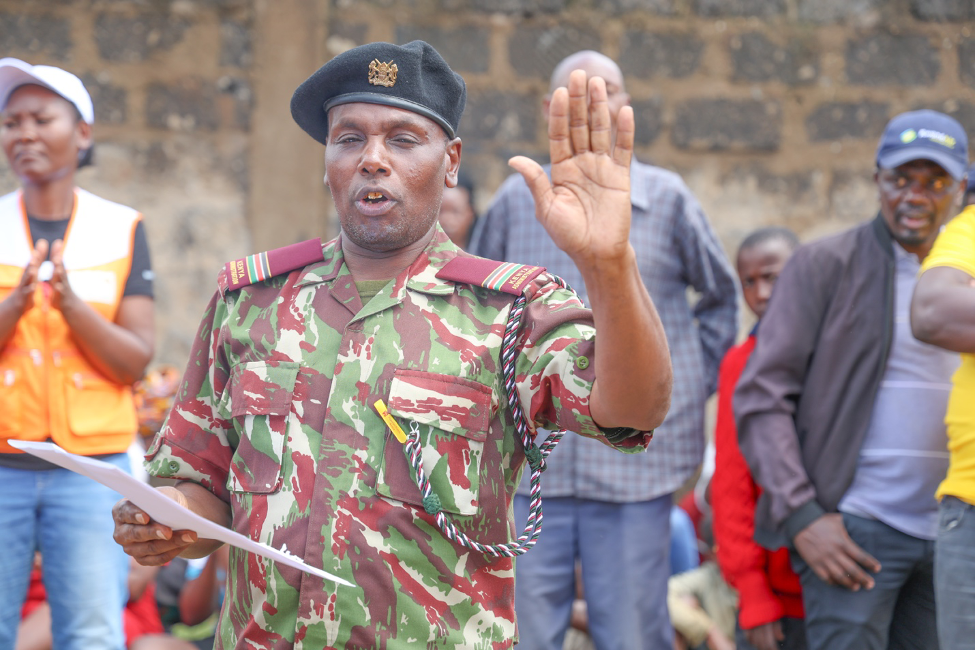Roysambu Assistant County Commissioner Samwel Macharia addresses the community and stakeholders during the launch of World Vision Kenya’s National Flood Response on Saturday 27th April in Mathare, Nairobi County.