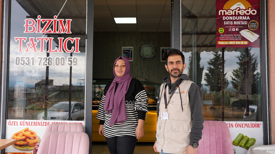Aynur, together with our career counselor Alper, offers additional support during a monitoring and advising session with entrepreneurs in Nurdağ. As part of World Vision Syria Response, this session ensures ongoing guidance and assistance for any challenges they may face. World Vision Syria Response Partner– Samer Asaid