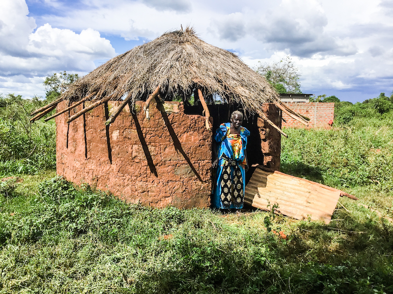 Akao's grass-thatched structure