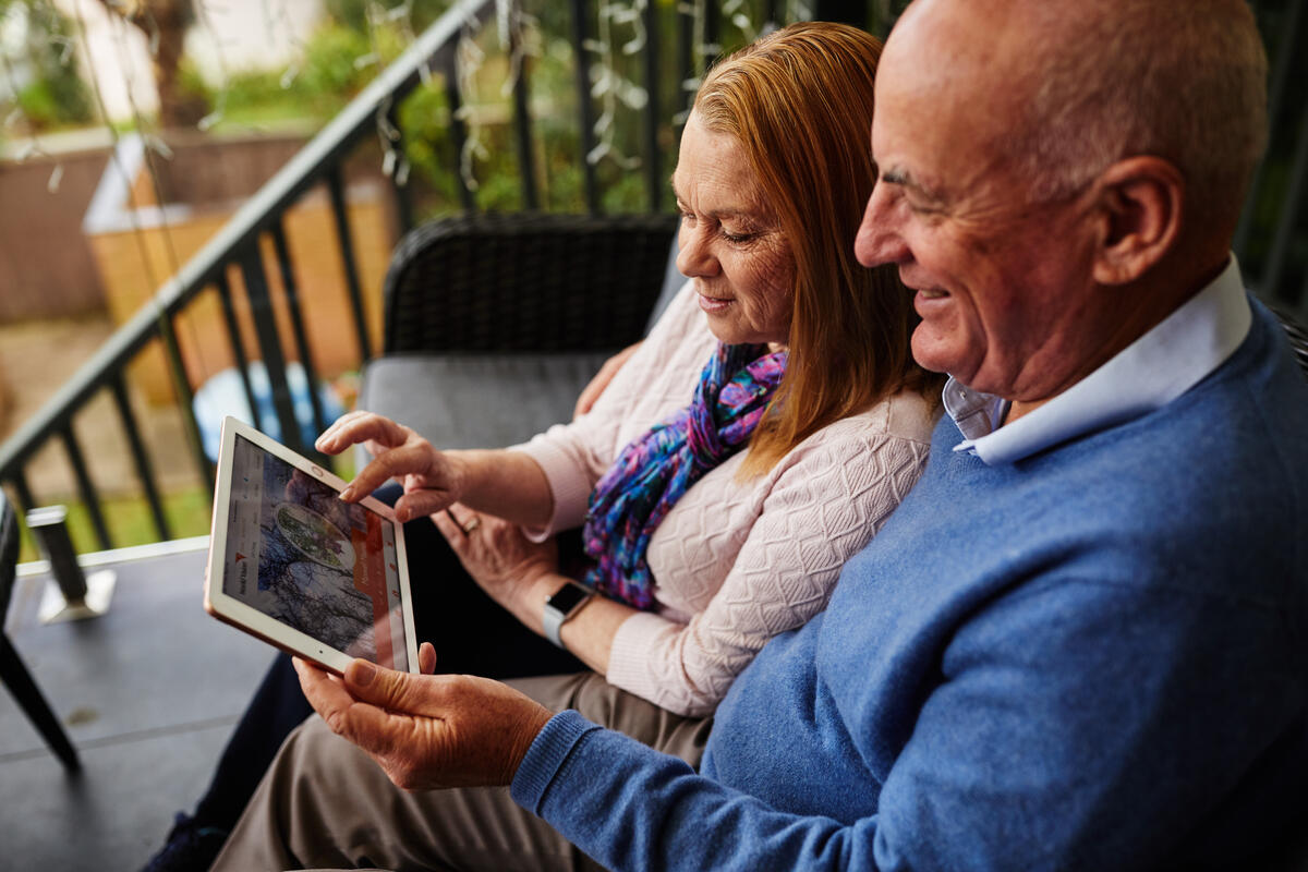 Older couple uses ipad