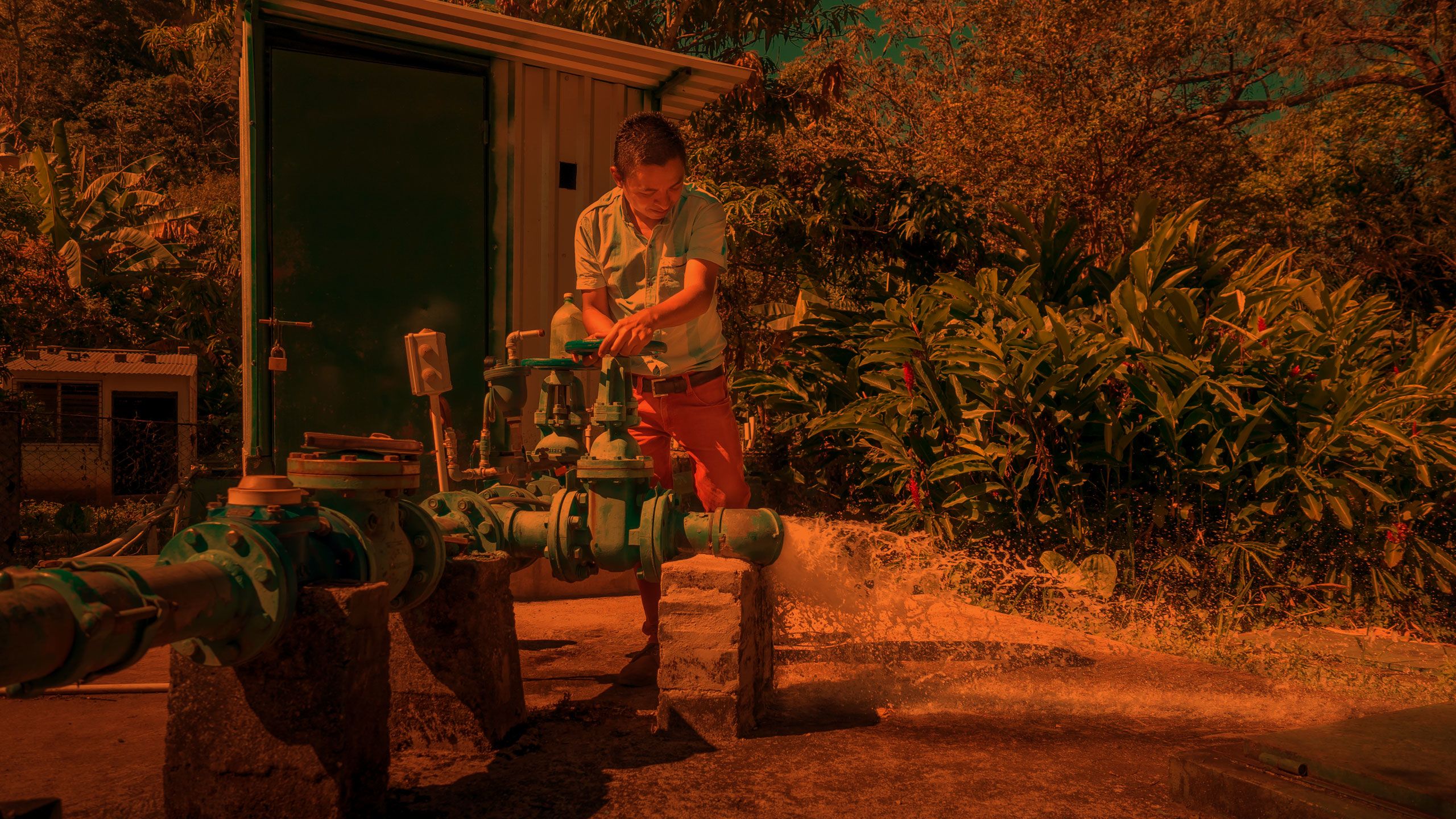 <Alt="Leonardo fulfills his dream to provide water to his community">