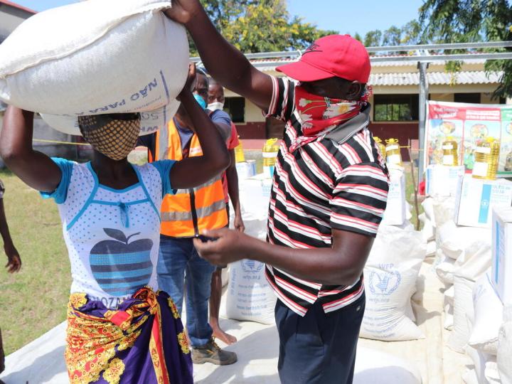 World Vision scales up COVID-19 preventive measures at food distribution sites in Mozambique