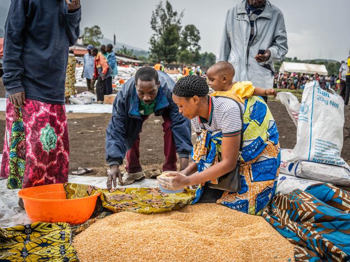 Food distribution for families in DRC