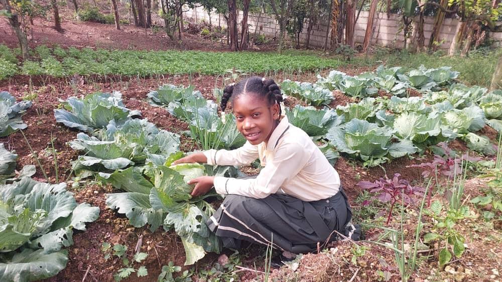 Louna 13 years old girl  initiated to school garden  practices and  who testifies the positive impact of School garden on her life.