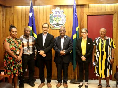 WVSI Staff meets Solomon Islands PM, Jeremiah Manele
