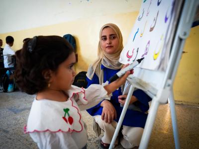 Elham teaching Fatma the Alphabets. Enas Hassan, © World Vision 2025.