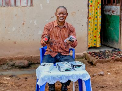 Swana Makanda holding clippers