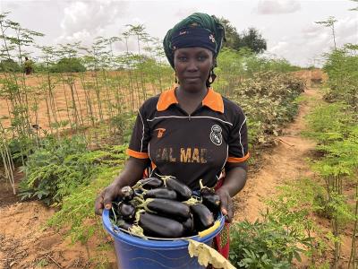 Photo de Marie Midou avec sa recolte