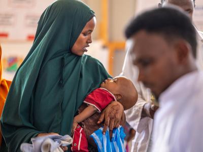 At Wadajir MCH, Bisharo Mohamed receives Plumpy’Nut for her child to help combat malnutrition.