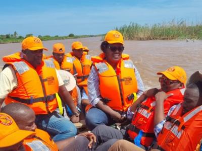  A rescue boat from the Institute of Disaster Management in an operation of rescue.