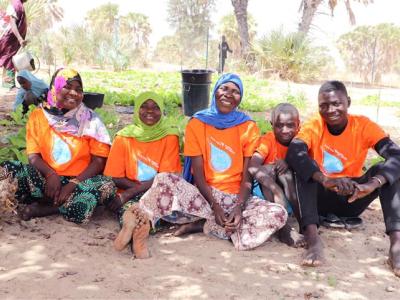 Famille beneficiaire des actions de World Vision toute souriante
