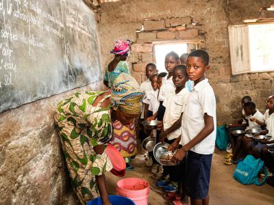 Children receiving hot school meal