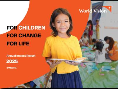 Lita is reading books at a displacement site