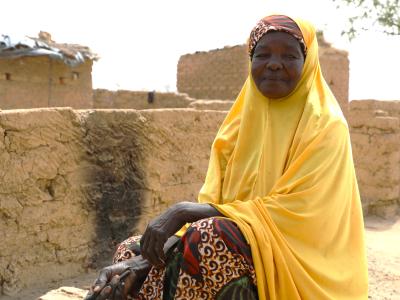 Tassala, ici sur le site ou elle fait et vend les beignets
