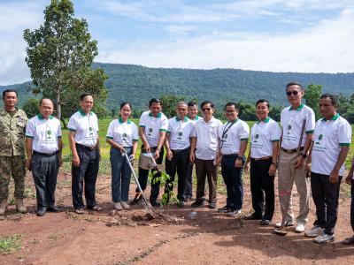 Tree planting in Sangkum Thmei 