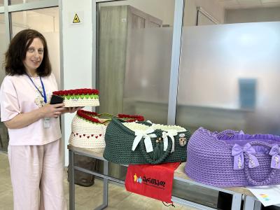 Nana with Moses baskets 