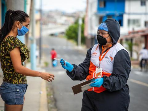 World Vision delivered cash cards to Venezuelan migrant families to help them purchase badly-needed food and other necessities from local shops during the COVID-19 quarantine.