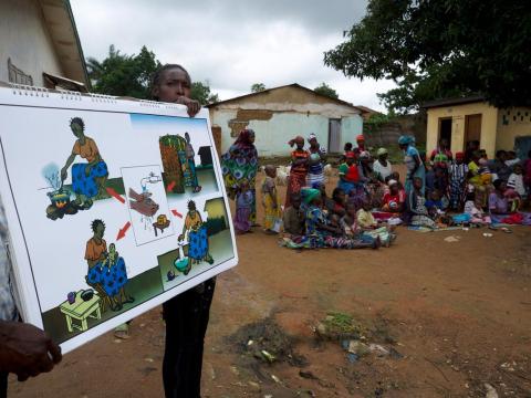 Awareness raising supported by picture boxes at the Haoussa Health Centre.