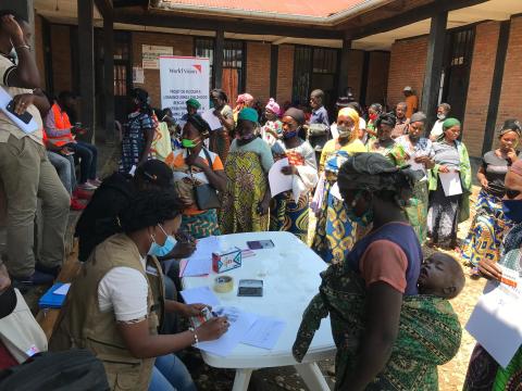 Families in the Democratic Republic of Congo at a cash distribution