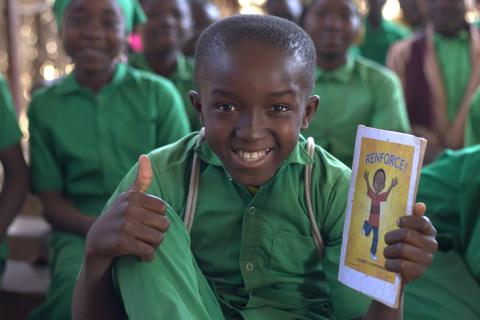 Child holding a book about the EWV approach