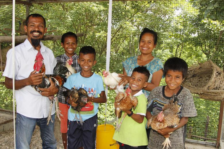 Tito, his wife Zulmira, and their four children (left to right) Sandra, 15, Ronaldo, 12, Floriano, 8 and Noberto, 10, with their flock of chickens. Photo: Jaime dos Reis/World Vision