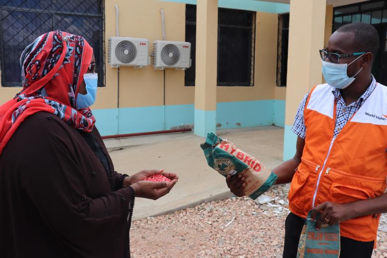 Mwanajuma Hiribae, the Tana River County Executive Committee Member (CEC) for Agriculture receives samples of the seeds from World Vision.©World Vision Photo