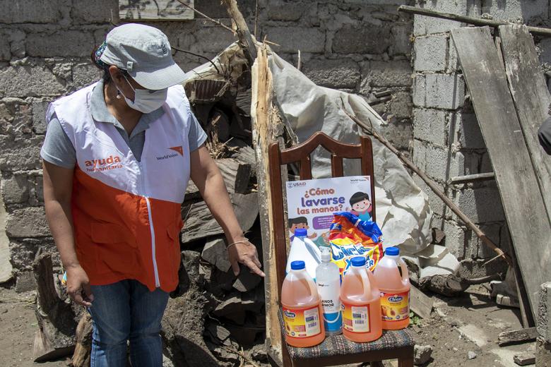 World Vision staff member in Ecuador teach vulnerable families how to protect themselves from COVID-19 through proper sanitation practices