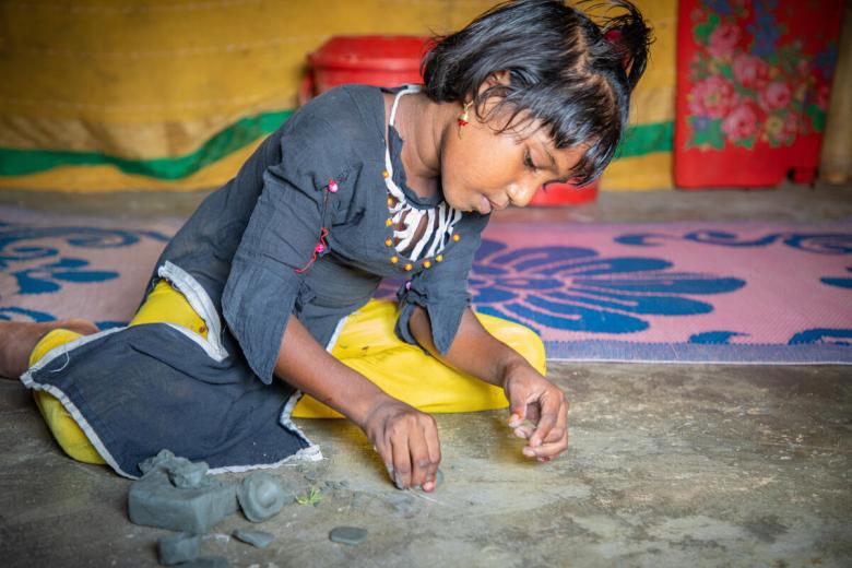girl draws on the ground