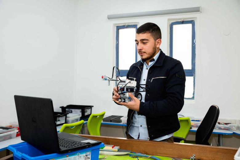 Qais teaching during a remote training lesson