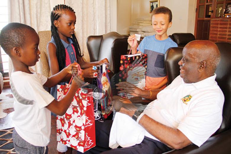 kaunda with children
