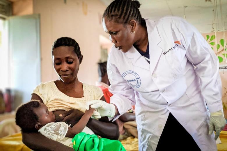 Someone giving breastfeeding advice to a South Sudanese mother